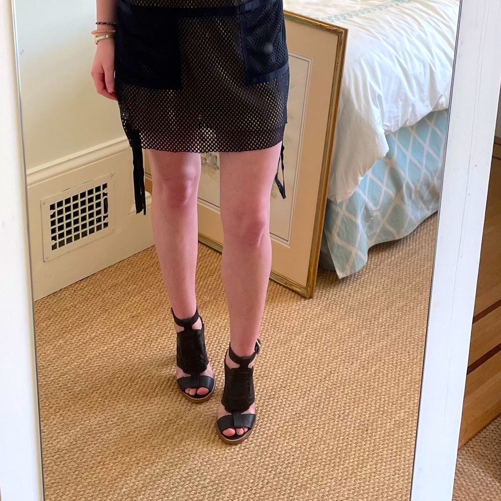 Black strapy heals with a wood heal!